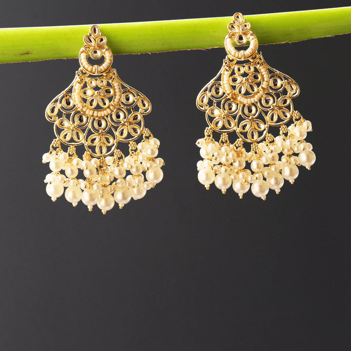 Trendy Chandbalis Off White Earrings FS202E - freakysera